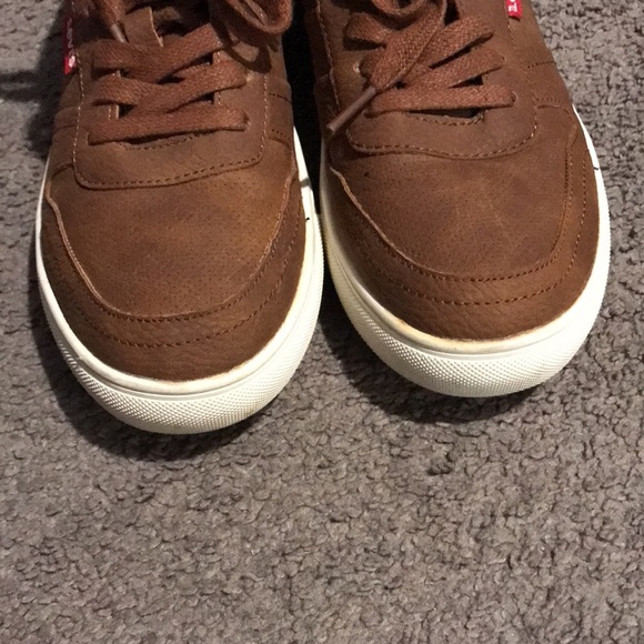 Mens Brown Levi’s sneakers - Picture 8 of 10
